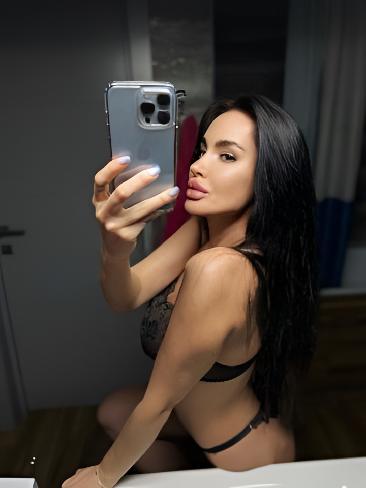 Розалия привлекальеная девушка из Магадана цена от 10000 руб