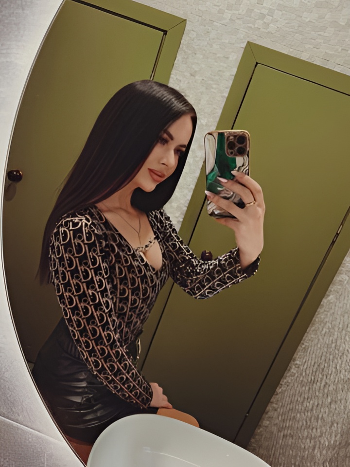 Юлия привлекальеная девушка из Магадана цена от 2500 руб