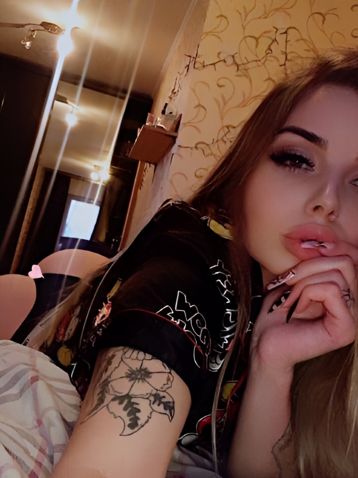 Юстина привлекальеная девушка из Магадана цена от 5000 руб