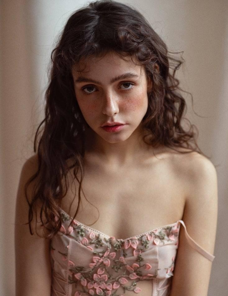 Владлена привлекальеная девушка из Магадана цена от 6000 руб