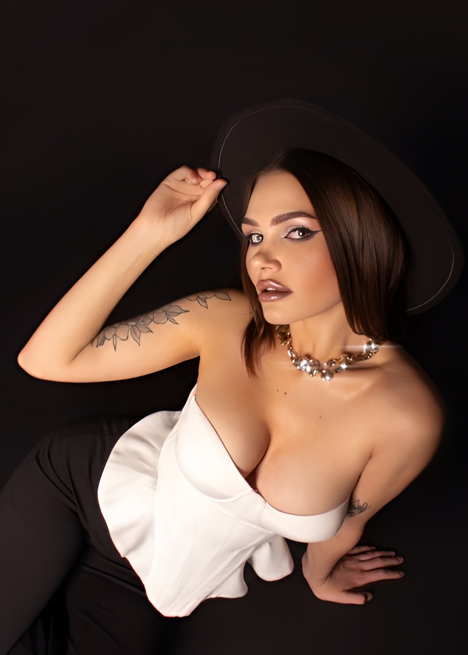 Яна привлекательная девушка из Магадана цена от 6000 руб