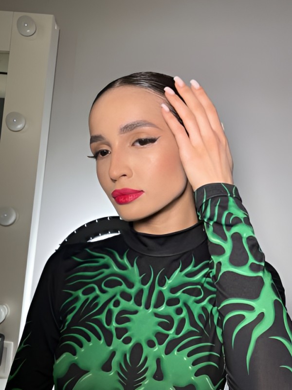 Снежанна привлекательная девушка из Магадана цена от 2500 руб