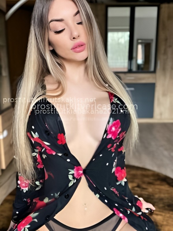 Тая привлекательная девушка из Магадана цена от 2500 руб