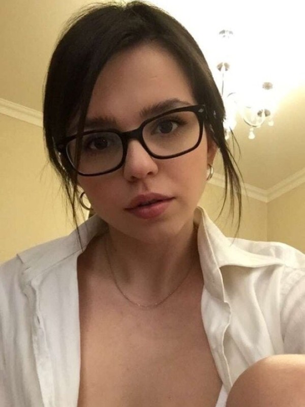 Олеся привлекательная девушка из Магадана цена от 3000 руб