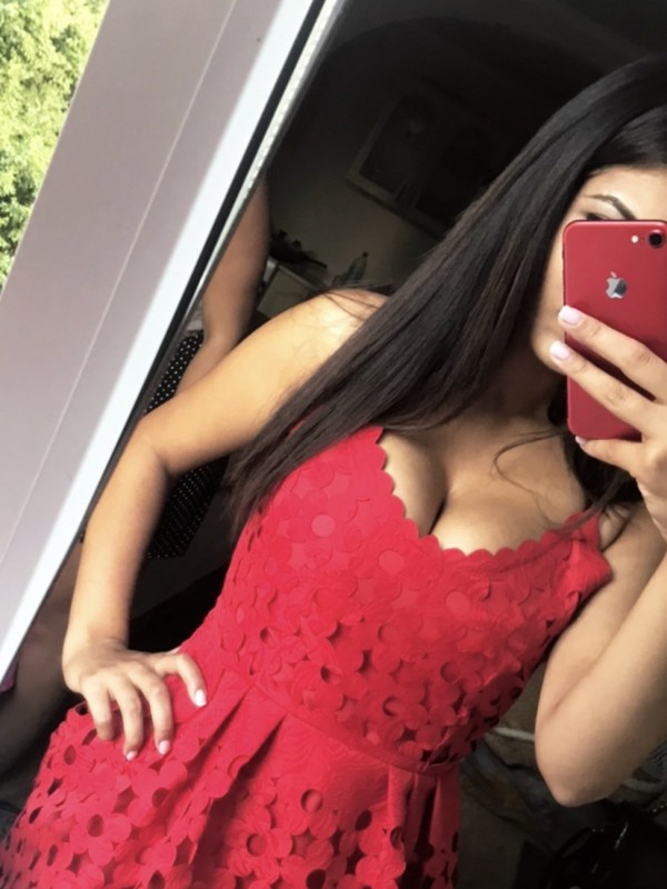 Елена привлекательная девушка из Магадана цена от 3000 руб