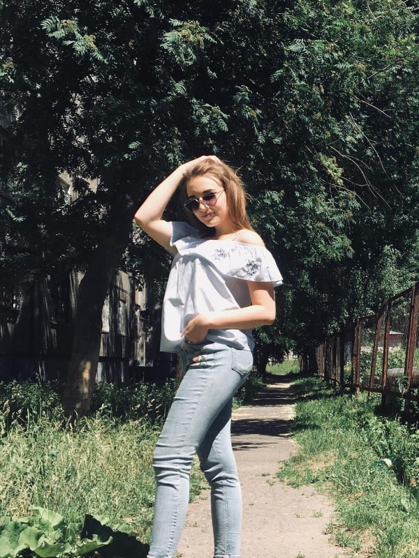 Камила привлекательная девушка из Магадана цена от 3000 руб