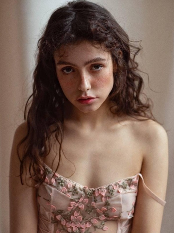 Владлена привлекательная девушка из Магадана цена от 6000 руб